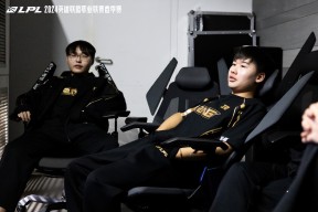 开云-JackeyLove在RNG比赛中势不可挡，出色防守引发热议！的简单介绍