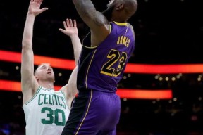 Kaiyun-关于塔图姆连续十场比赛得分超过战术调整，湖人挑战极限！的信息